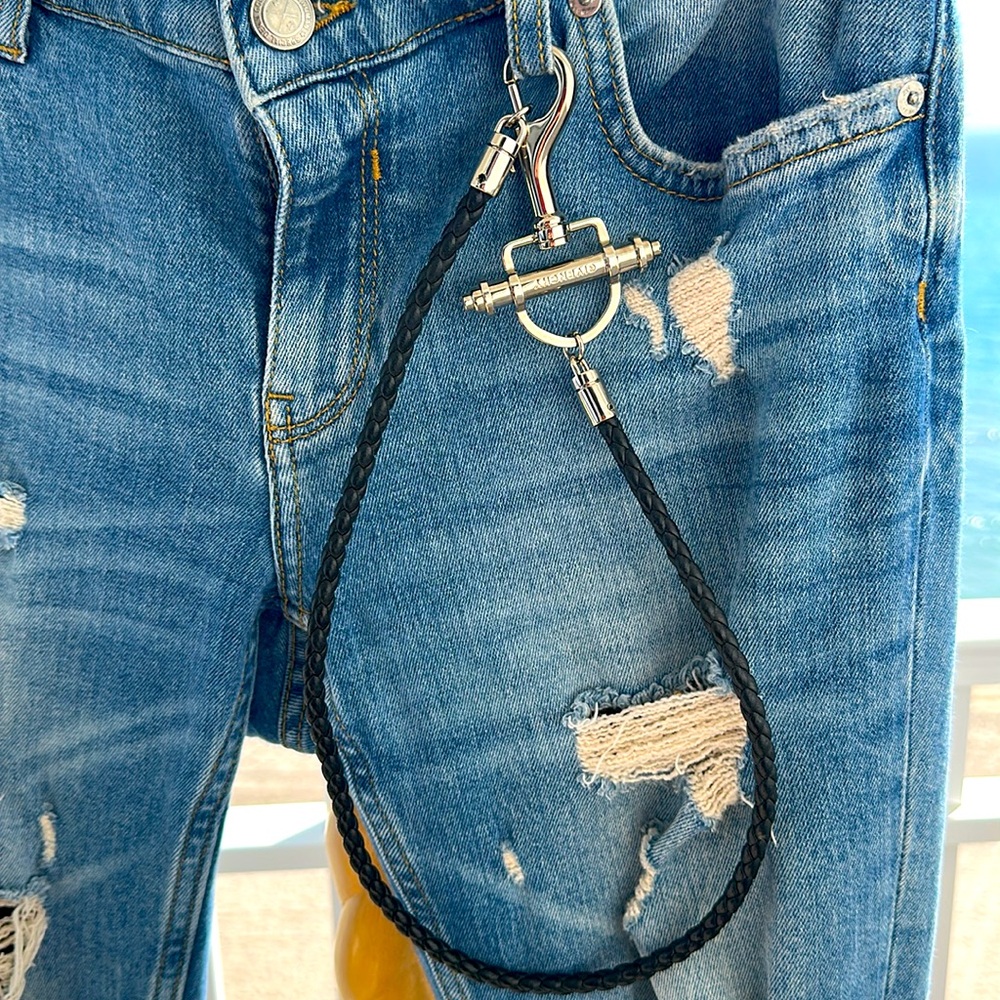 GIVENCHY SILVER KEY CHAIN ON LEATHER TWISTED ROPE HOLDER - Picture 4 of 9
